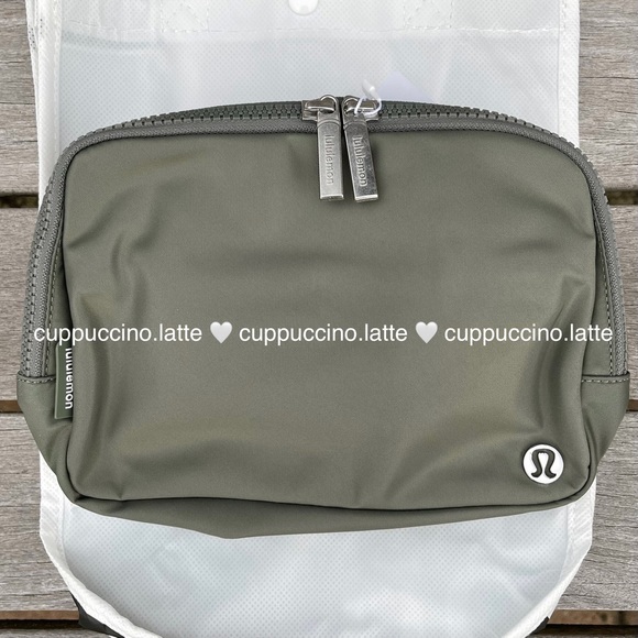 💚NWT💚Lululemon Athletica Everywhere Belt Bag Large in ‘Grey Sage’ - Picture 1 of 15